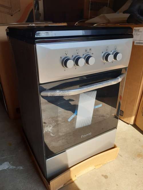 BEST PRICED FERRE GAS STOVE WITH GAS OVEN AND GRILL. FREE TRIGGER LIGHTER